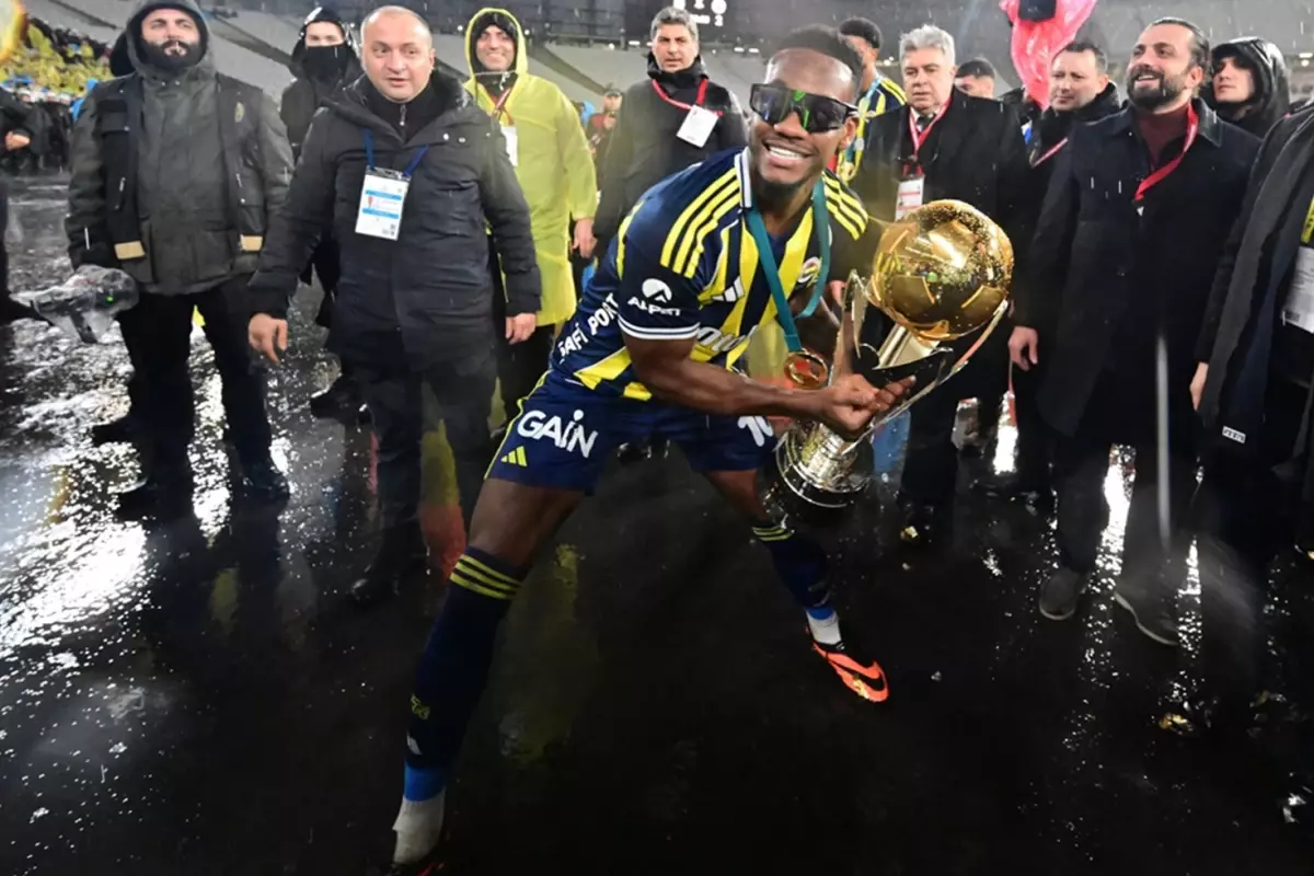 Fenerbahçe, Jhon Duran\'ın sözleşmesini feshetti