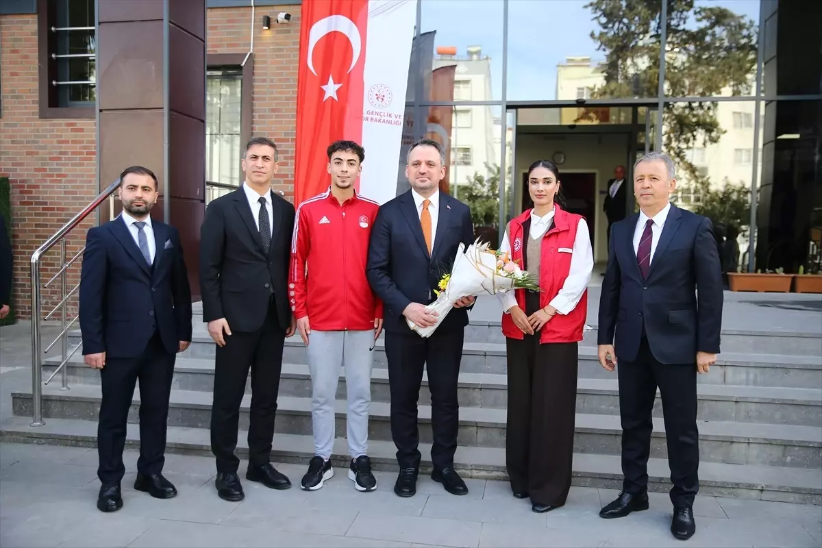 Eminoğlu\'ndan Gençlik Vurgusu