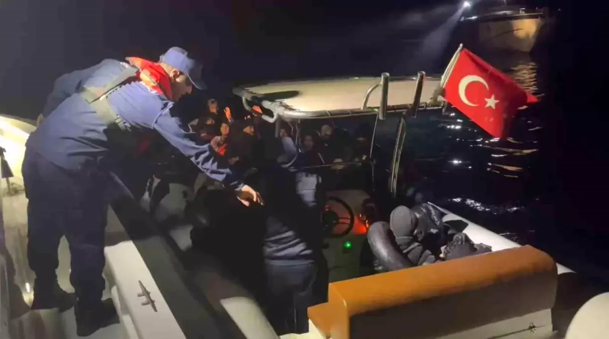 İzmir\'de 39 Düzensiz Göçmen ve 2 Şüpheli Yakalandı
