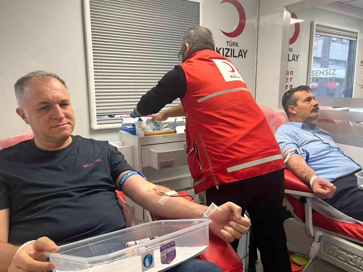 İzmir\'de imam hatiplilerden kan bağışı seferberliği