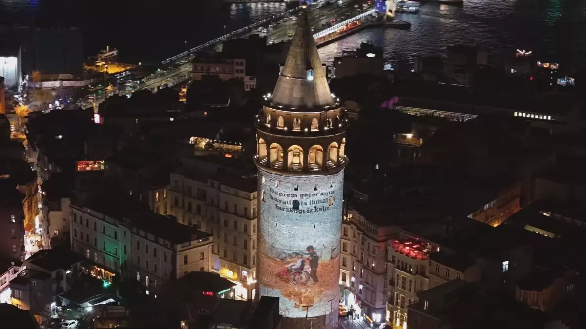 Galata Kulesi\'nde Deprem Anması