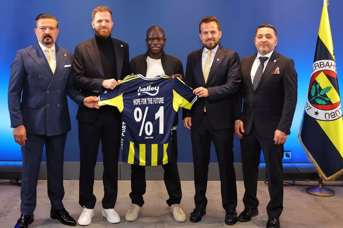 Kante\'nin giydiği ayakkabı törene damga vurdu: Herkes aynı yorumu yapıyor