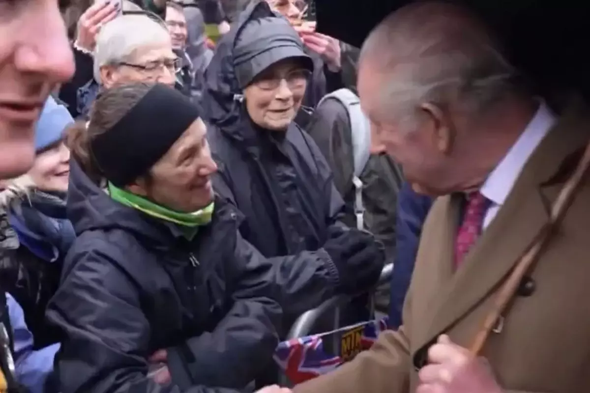 Kral Charles, Prens Andrew\'un Epstein Skandalı Nedeniyle Yuhalandı