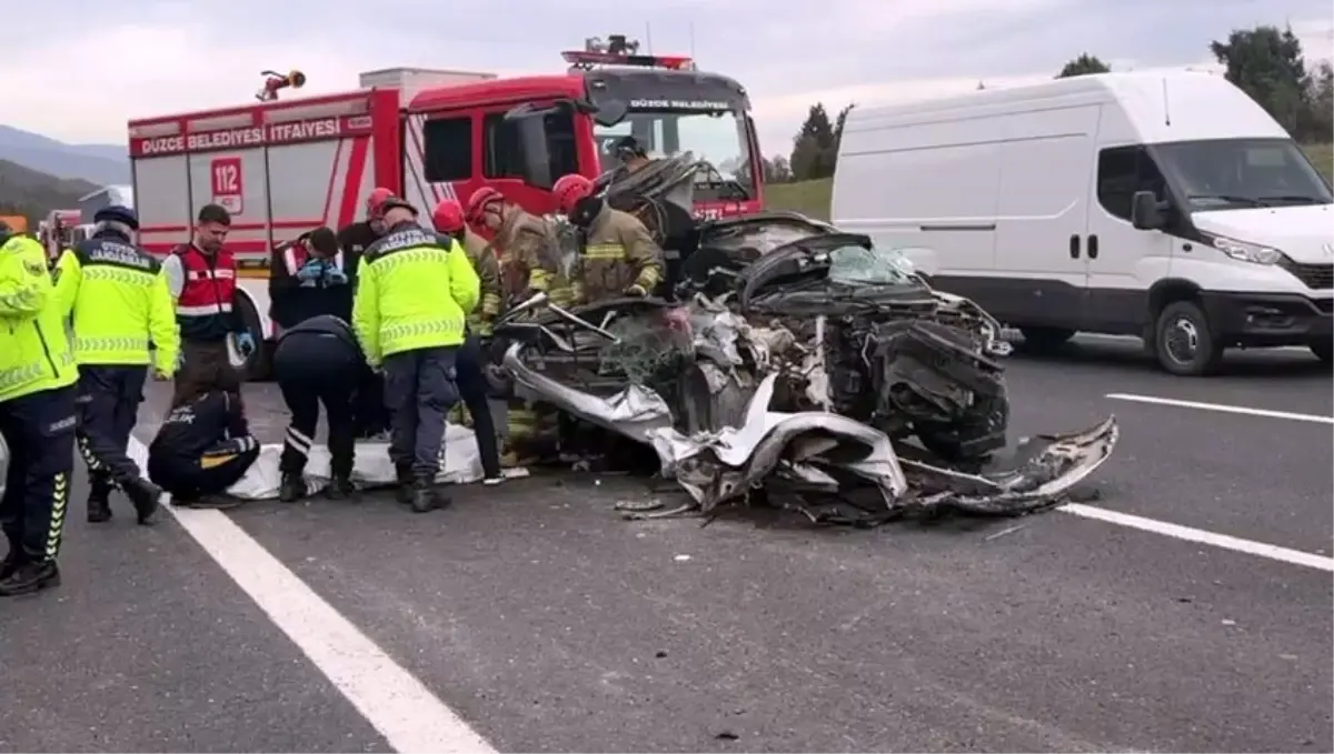 Düzce\'de TIR Kazasında Genç Hayatını Kaybetti