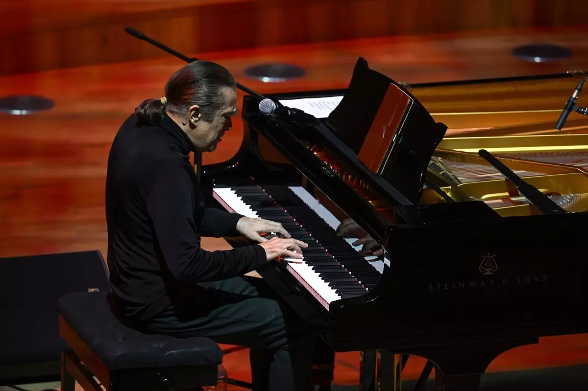 Fahir Atakoğlu\'ndan Caz Konseri