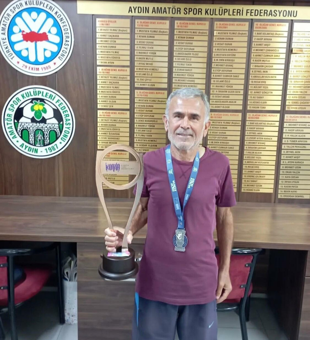 Şiddetle öneriyor! 75 yaşındaki veteran atlet sağlığını bakın neye borçluymuş