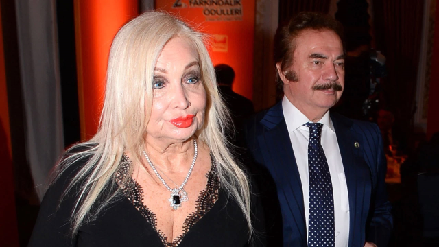 Tarkan'la poz veren ismin kim olduğuna inanamayacaksınız