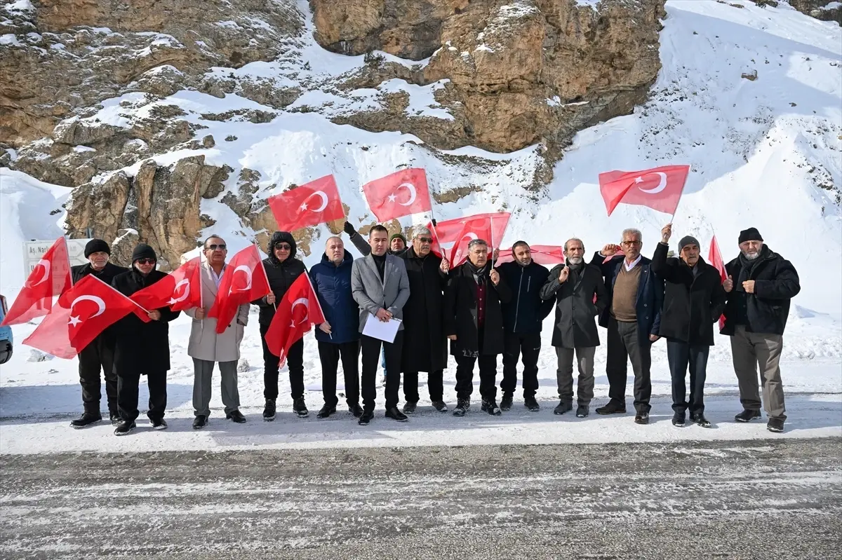 Van\'daki çığlarda hayatını kaybedenler anıldı