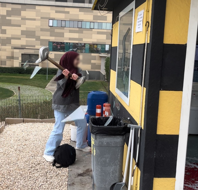 Yeni görüntüler ortaya çıktı! 'Taksi beni sevmiyor' dedi, ortalığı savaş alanına çevirdi