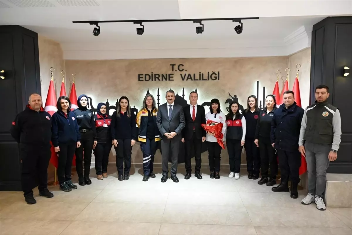 112 Acil Çağrı Merkezi Vali Sezer\'i Ziyaret Etti