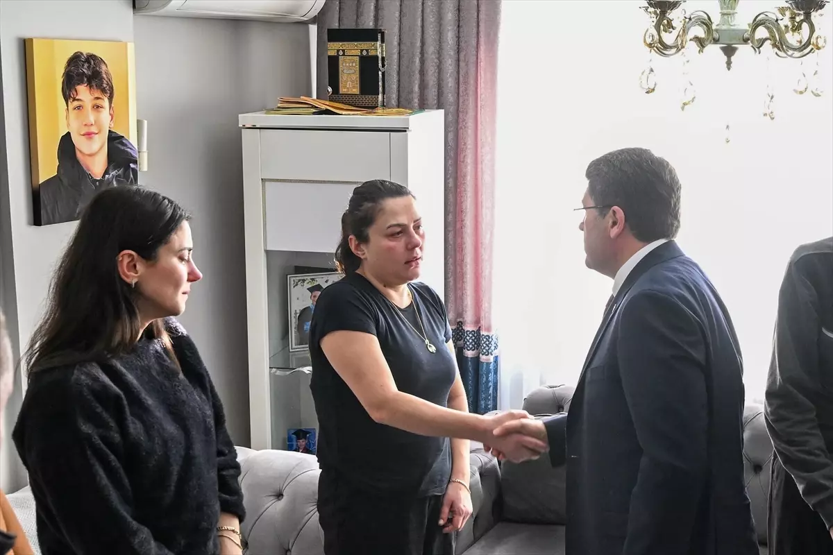 Bakan Tunç, Atlas Çağlayan\'ın Ailesine Taziye Ziyaretinde Bulundu