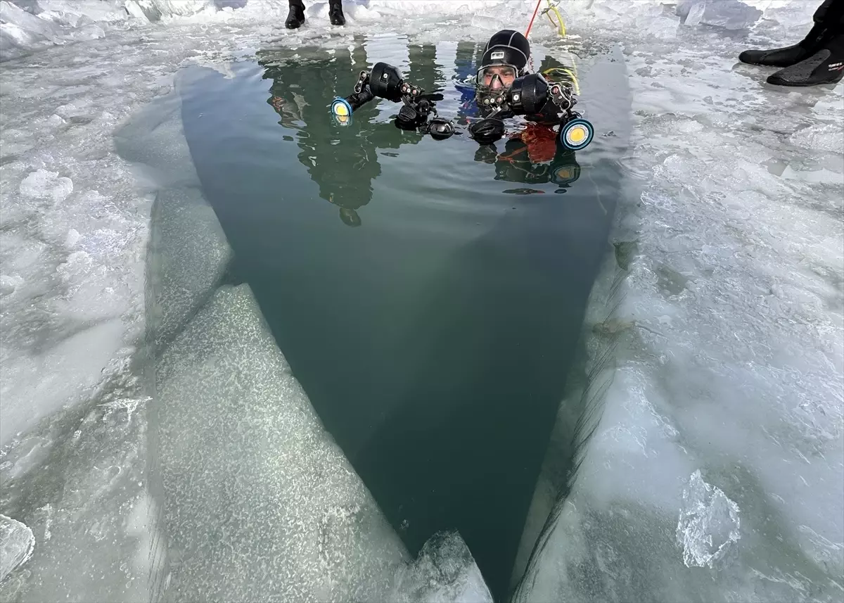 İSTE Öğrencileri Buz Altı Dalışında