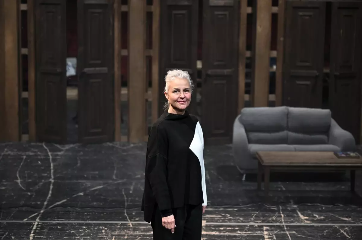 Alzheimer\'ı Anlatan Oyun: Dosya: Kelebek