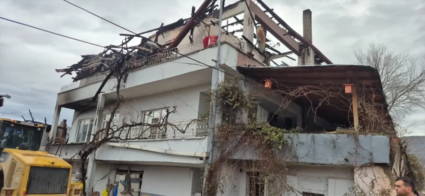 Amasya\'da Yangın: Ahır ve Çatı Zarar Gördü