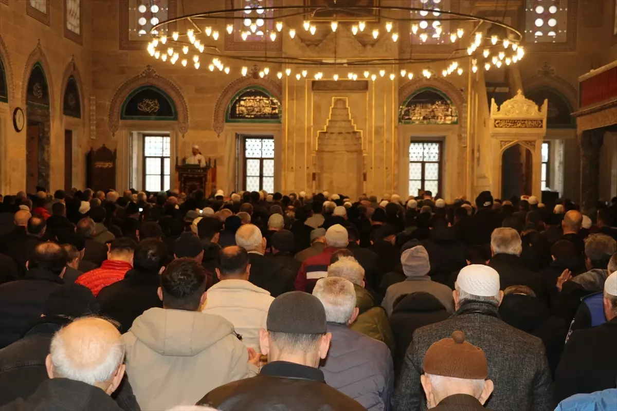 Deprem Şehitleri İçin Dua