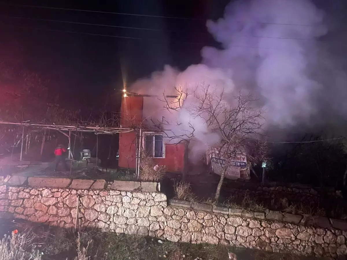 Amasya\'da Bağ Evinde Yangın