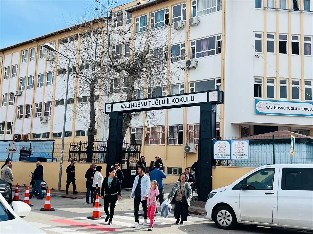 Muratpaşa\'da Okulda Yangın