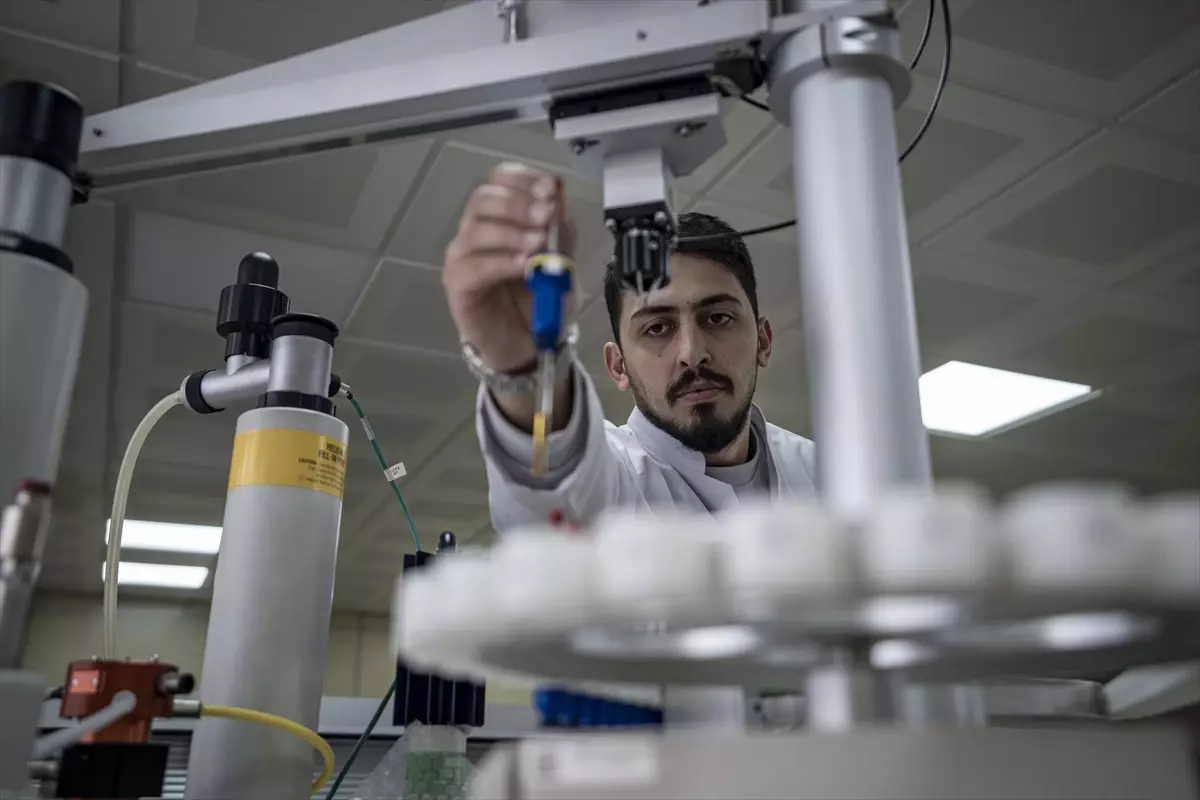 Atatürk Üniversitesinden bilim insanları, ilaç ham madde üretimi çalışmalarını anlattı