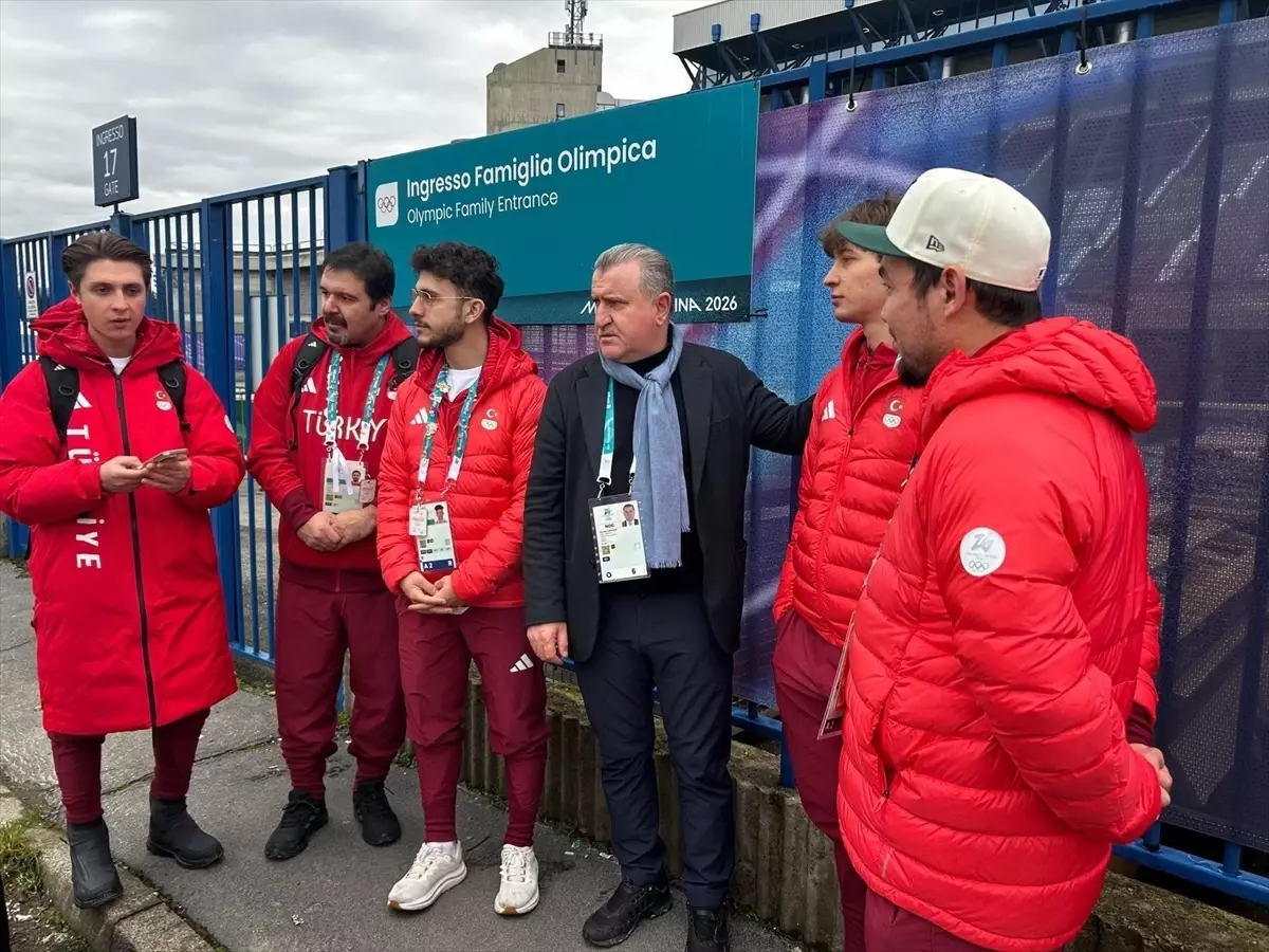 Bakan Bak, Kış Olimpiyatları\'nda Milli Sporcularla Buluştu