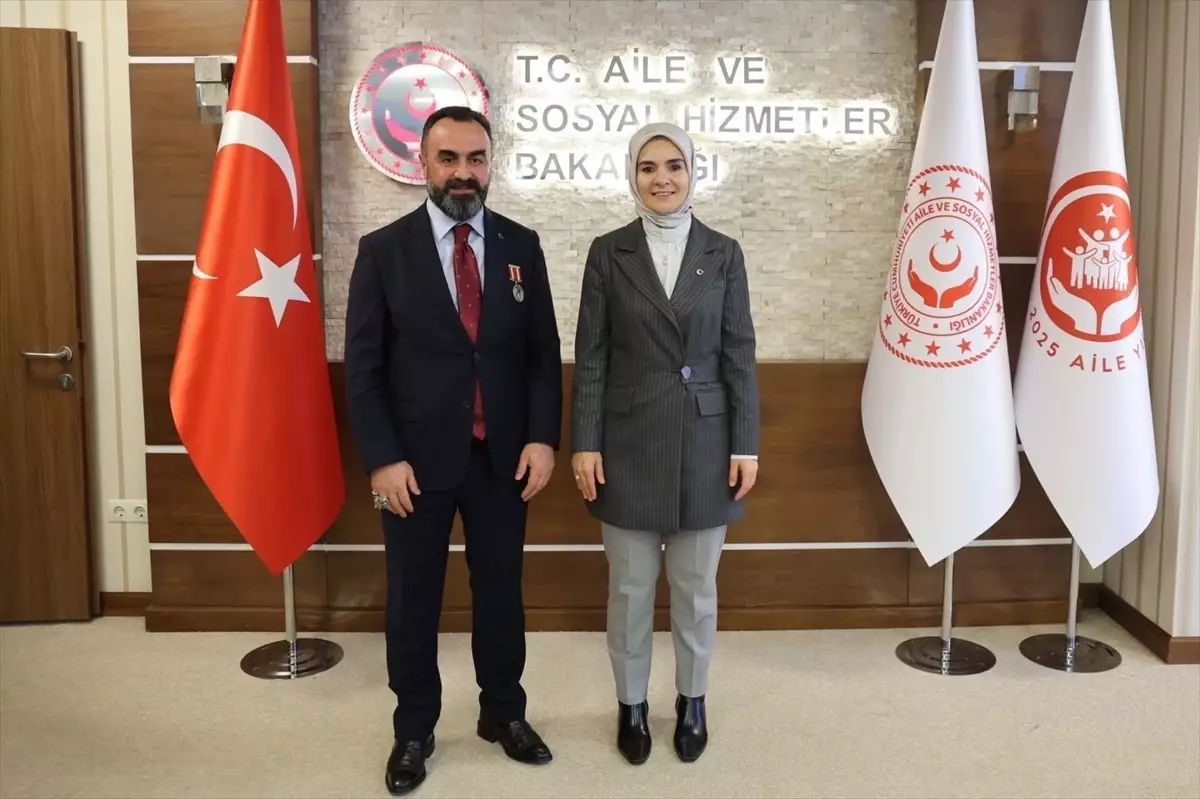 Bakan Göktaş, Gaziler ve Şehit Aileleri ile Görüştü