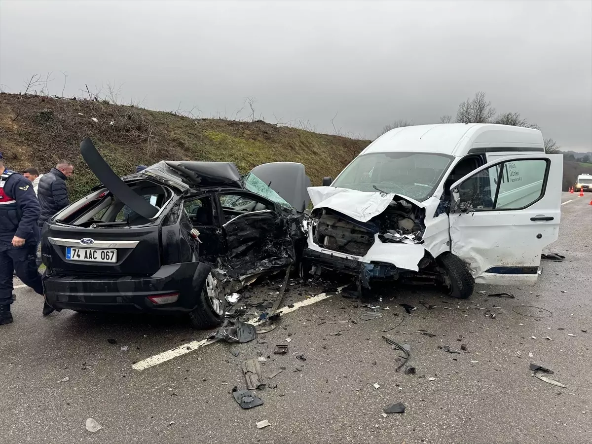 Bartın\'da Trafik Kazası: Polis Memuru Hayatını Kaybetti