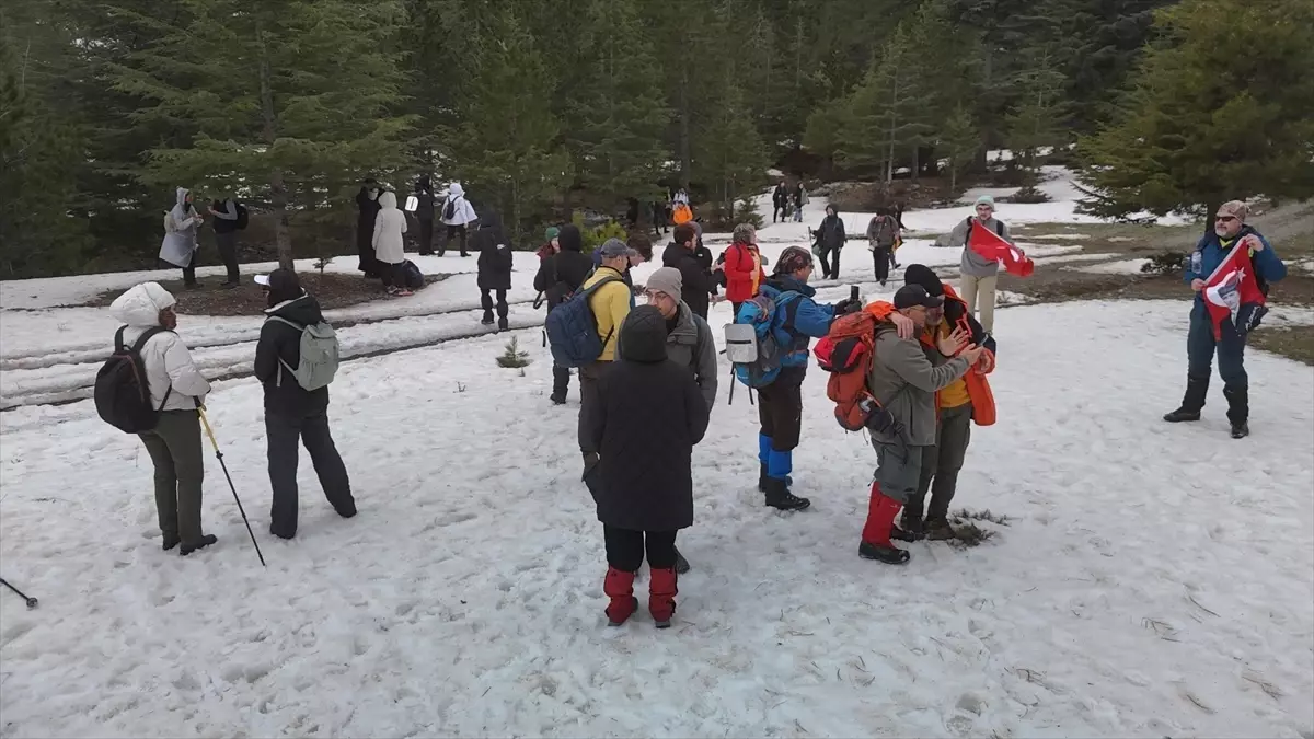 Beyşehir\'de Rekor Katılımlı Kar Yürüyüşü