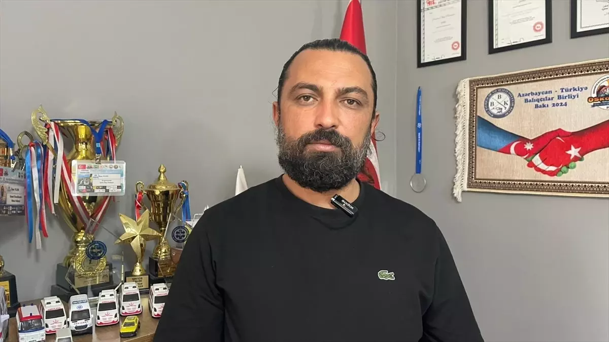 Acil Tıp Teknisyeninden Kendi Kendine Heimlich