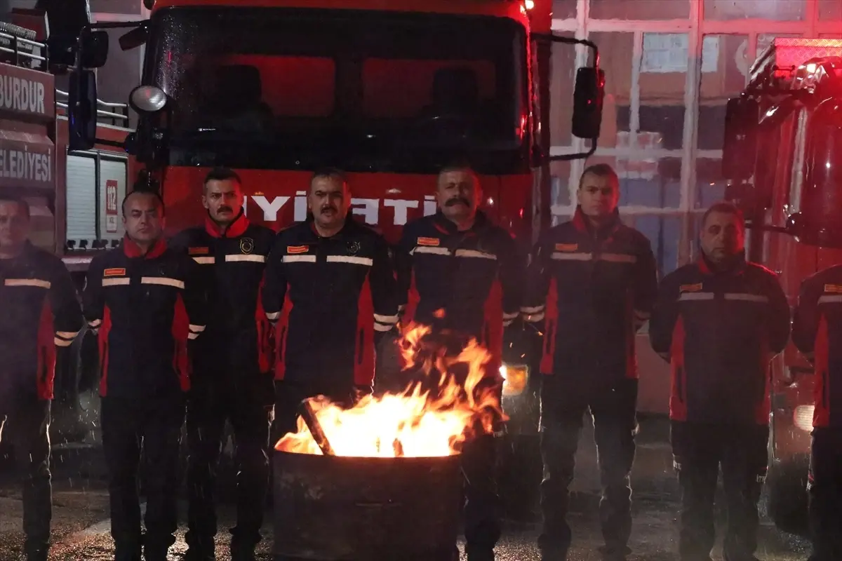 Burdur\'da Deprem Şehitleri Anıldı