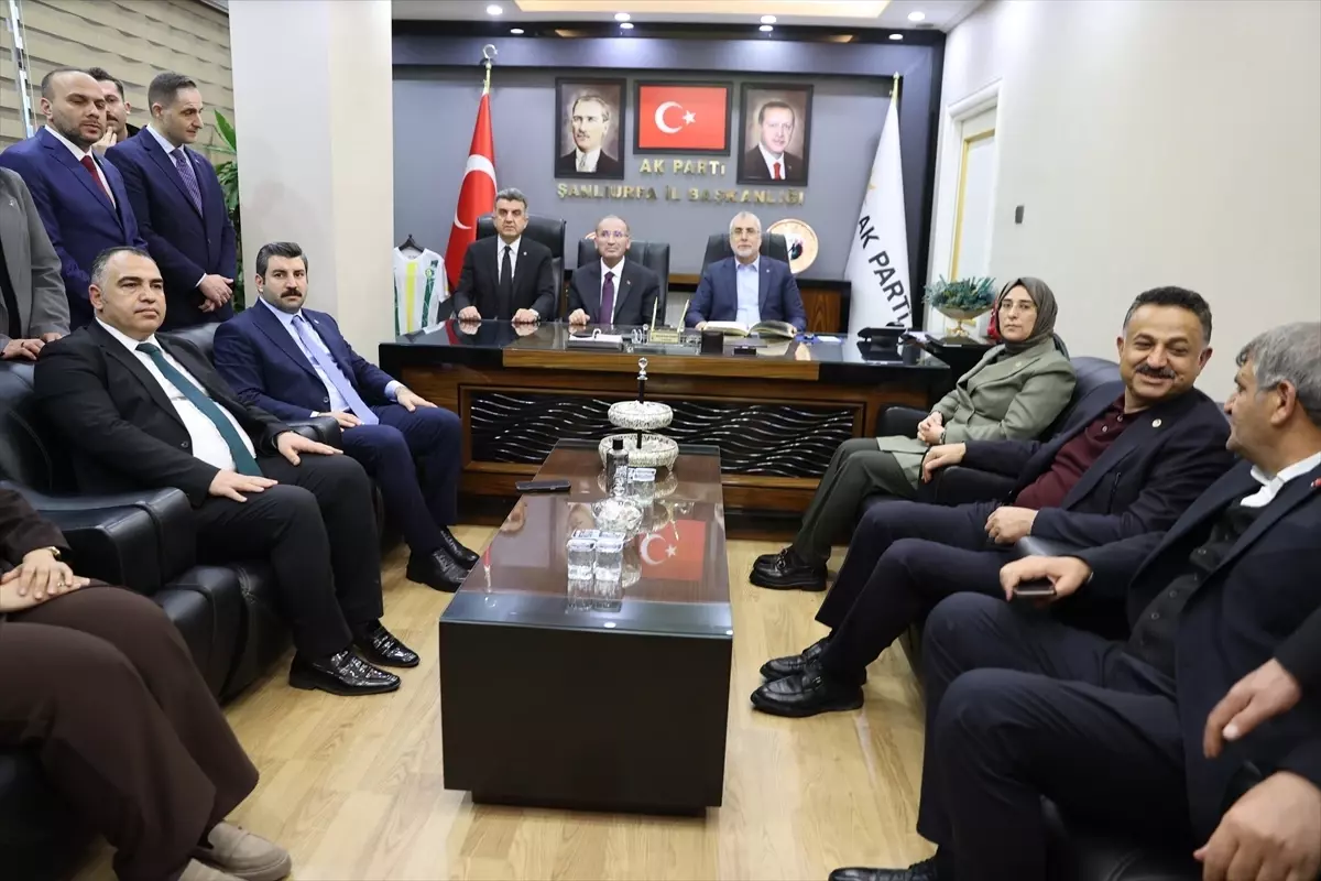 Bakan Işıkhan Şanlıurfa\'da Partisini Ziyaret Etti