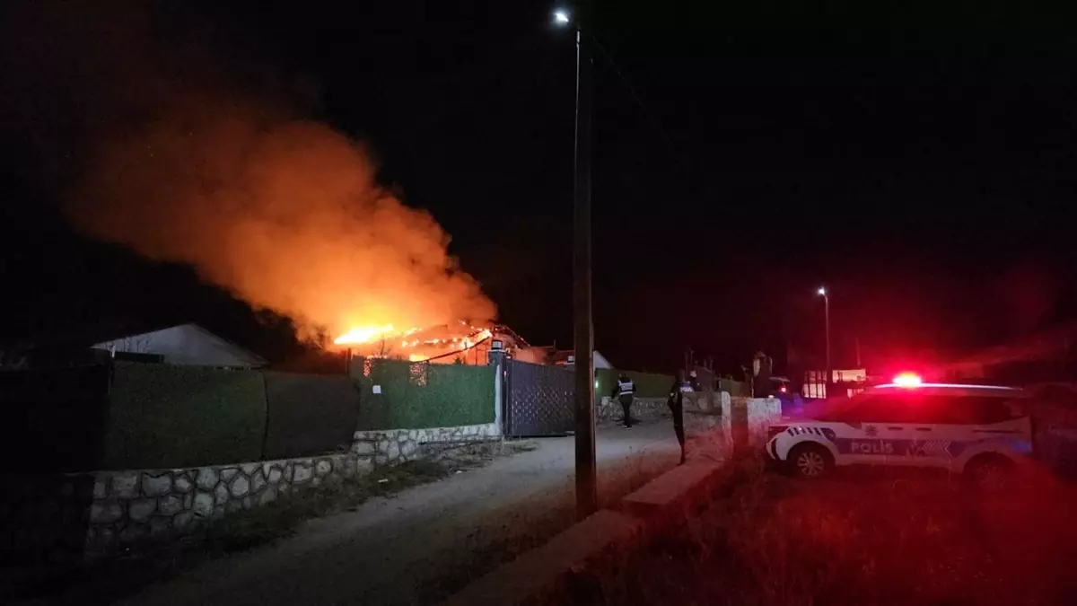 Çorum\'da Yangın: Bağ Evi Kül Oldu