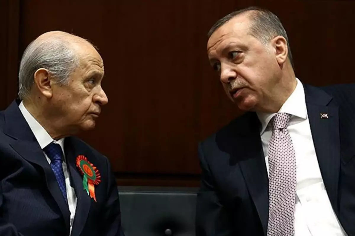 Cumhurbaşkanı Erdoğan ve Devlet Bahçeli\'den depremzede aileye sürpriz ziyaret