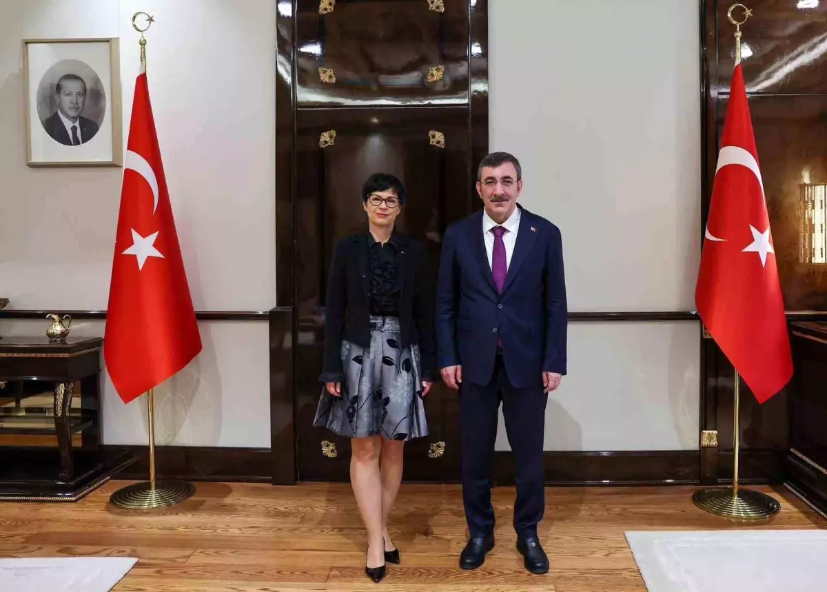 Yılmaz ve AB Komiseri\'nden İlişkiler Üzerine Görüşme