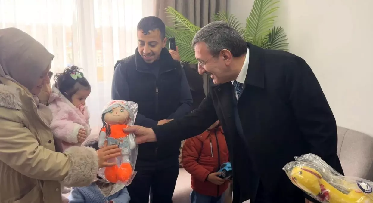 Cumhurbaşkanı Yardımcısı Yılmaz Şahinbey\'de sosyal konutları inceledi