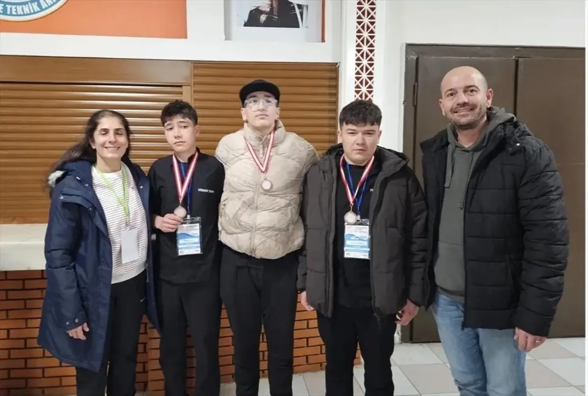 Datça Lisesi\'nden Bronz Madalya