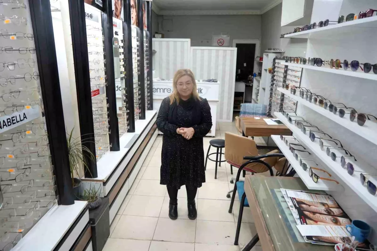 Esin İnce, Eşinin Gözlükçülük Mirasını Yaşatıyor