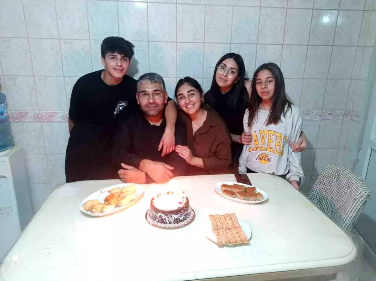 Saat 04.17\'de mezar başında gözyaşlarına boğuldu