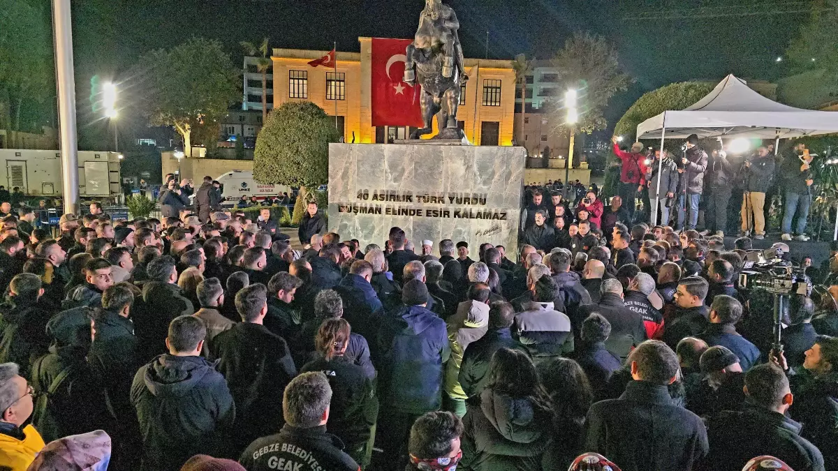 Hatay\'da Deprem Anması: Sessiz Yürüyüş Düzenlendi