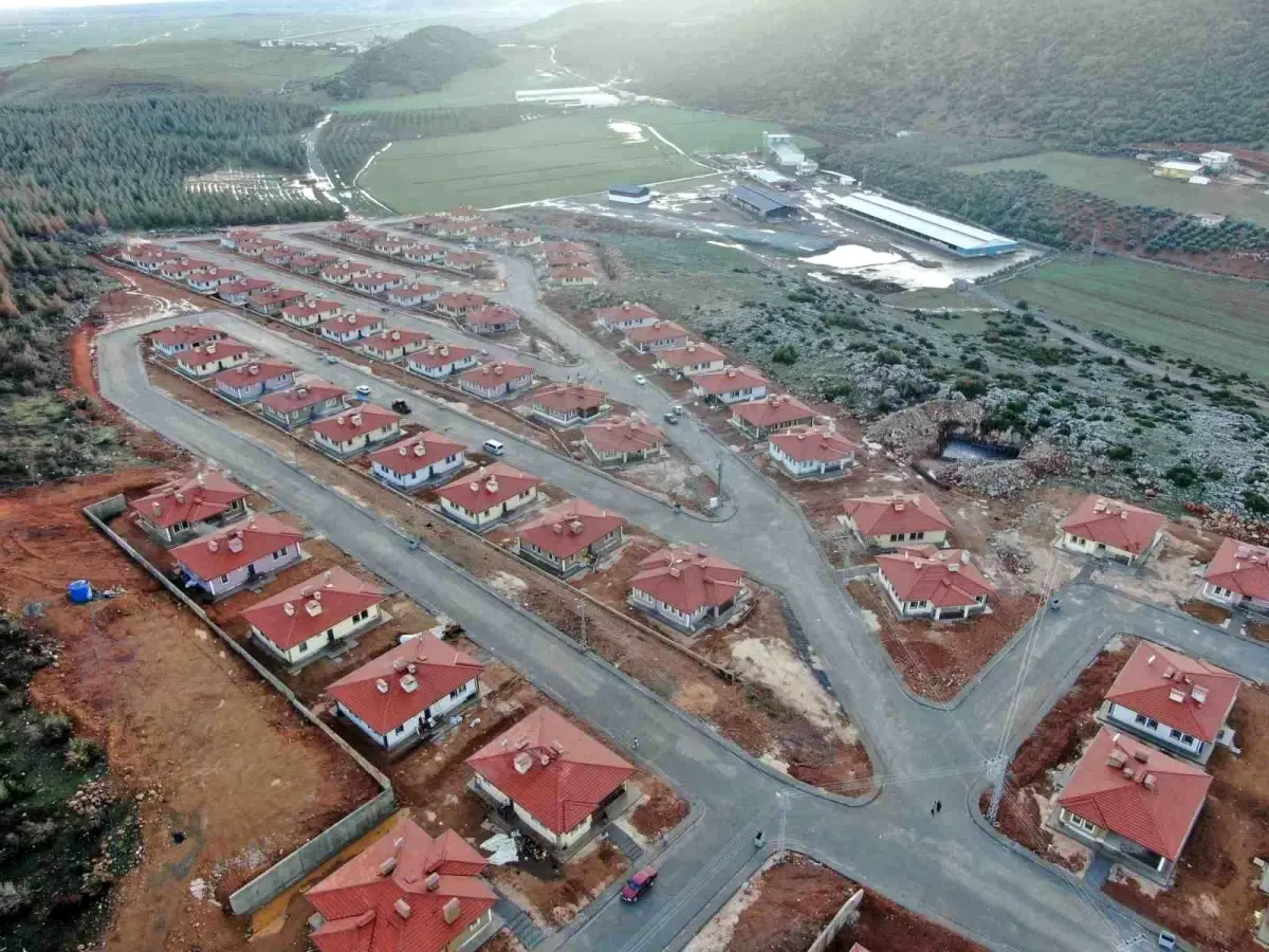 Gaziantep’te Depremzedeler için Modern Köy Evleri