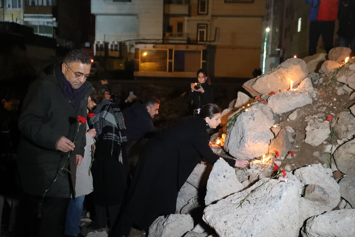 Diyarbakır’da Depremde Hayatını Kaybedenler Anıldı