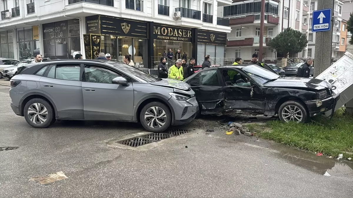 Edirne\'de Kaza: 2 Yaralı