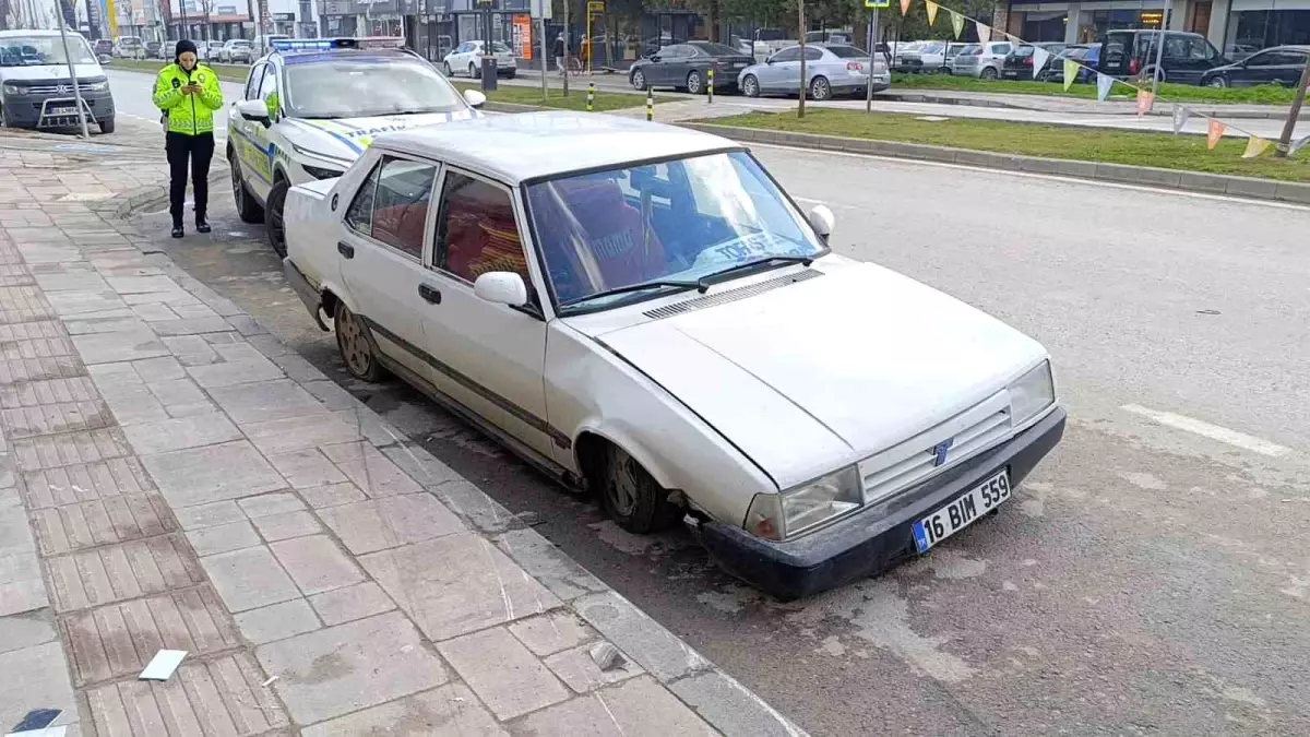 İnegöl\'de Kaza: Sürücü kaçtı, polis tespit etti