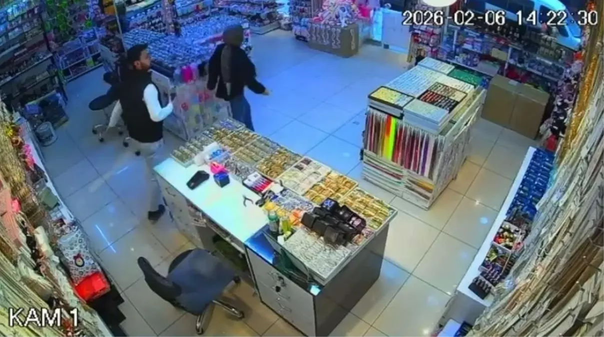 Elazığ\'da Deprem Anı Kamerada