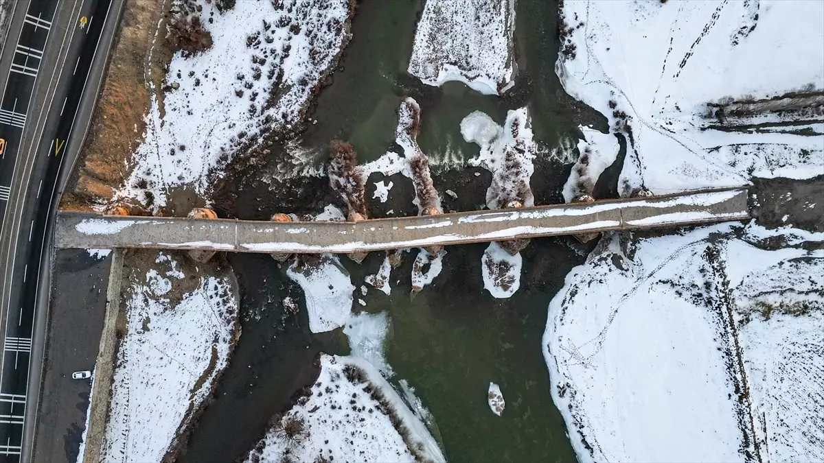 Çobandede Köprüsü Kış Manzarasıyla Büyülüyor
