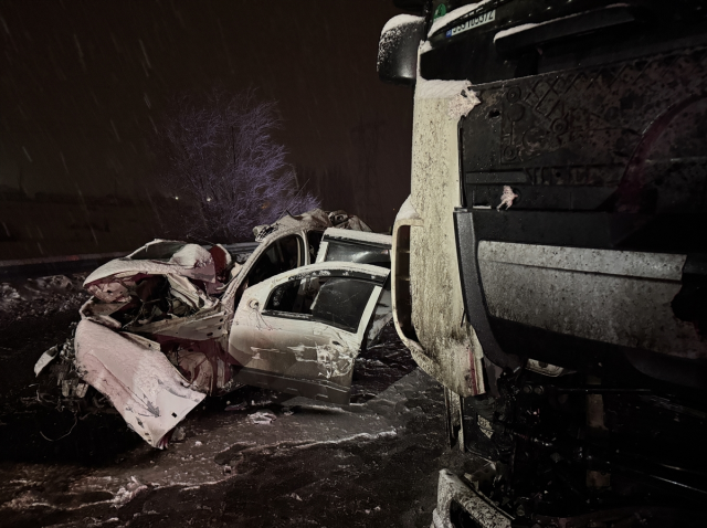 Erzurum'da tır ile çarpışan SUV tipi araçtaki 4 kişi hayatını kaybetti