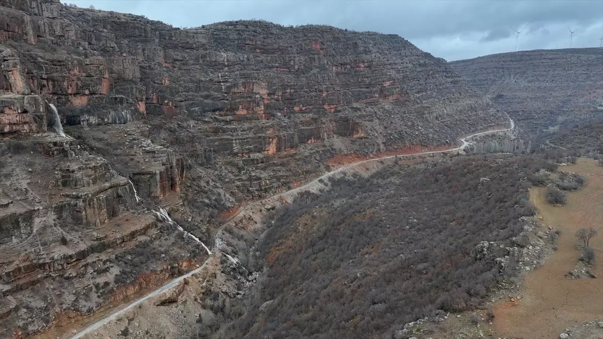 Yahyalı\'daki Zebil Mağarası\'nda Su Akışı Yalnızca 2 Ay