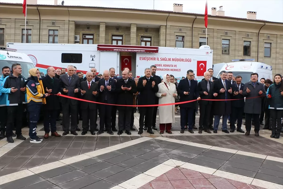 Eskişehir\'de yeni ambulanslar, UMKE aracı ve mobil komuta merkezi için tören düzenlendi