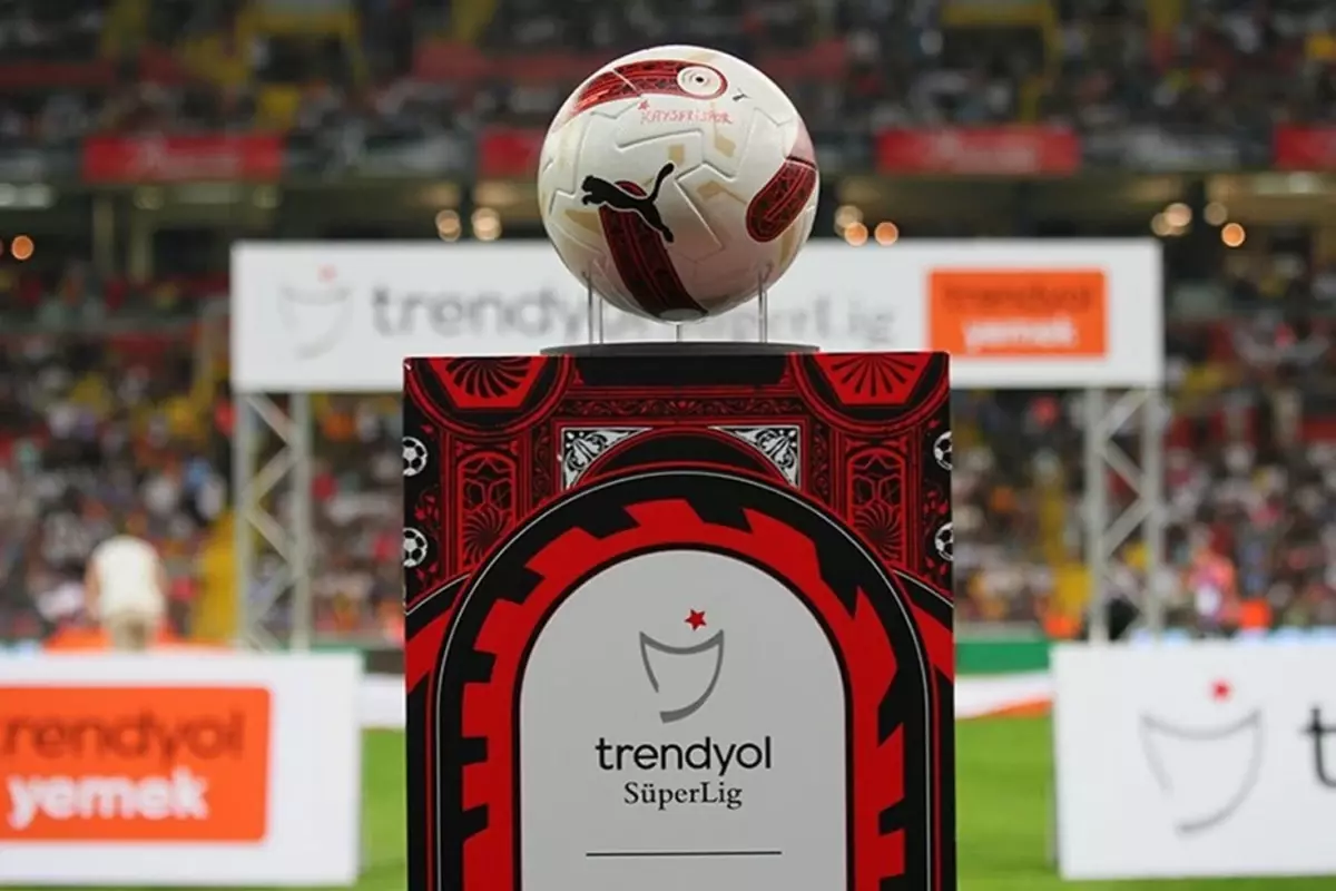 Süper Lig ekibi durdu durdu son gün 4 bomba birden patlattı