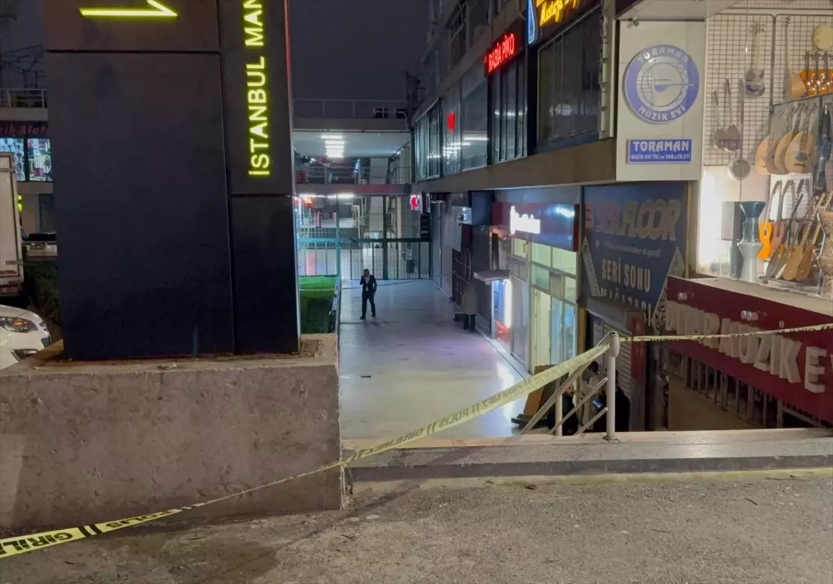 Fatih\'te Banka Soygunu: 112 Bin Lira Çalındı