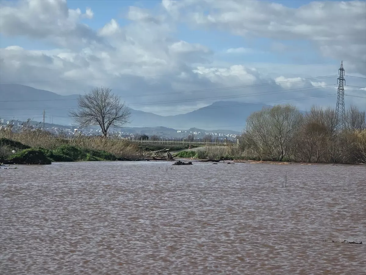 Gediz Nehri Taşkını: Turgutlu\'daki Köprüler Kapatıldı