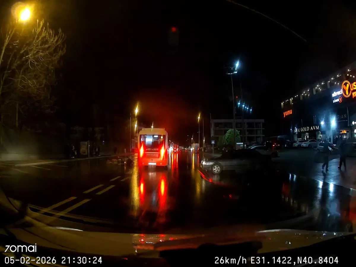 Düzce\'de Kazada Motosikletli Yaralandı